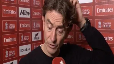 “红狼主场火力全开，阵容虽存疑，公牛客场能否逆袭，一触即发？”